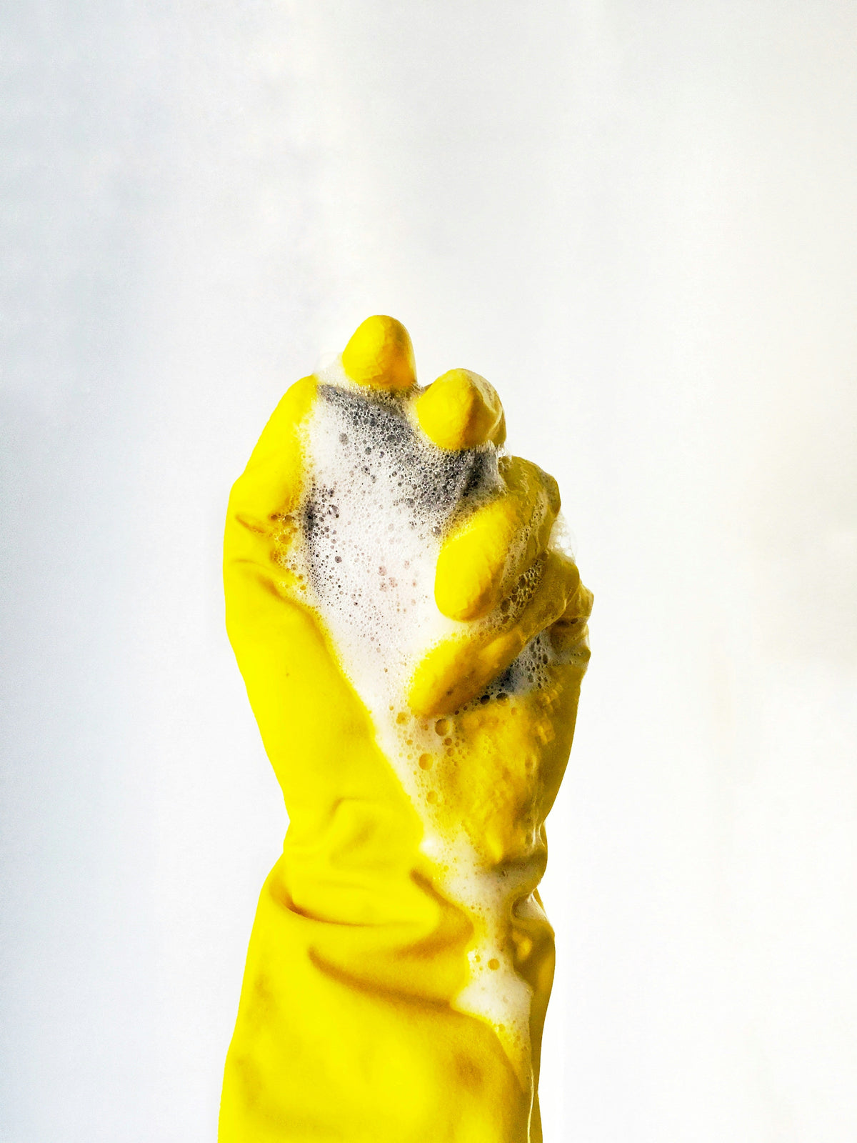 Household Cleaning Gloves: What to Look for When Choosing Reusable Gloves