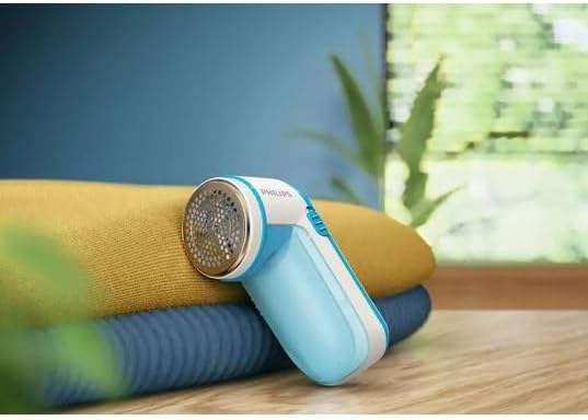 Philips Fabric Shaver, Removes Fabric Pills, Suitable for All Garments, Large Blade Surface, Cleaning Brush, Includes Batteries, Blue (GC026/00)