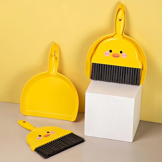 Small Broom and Dustpan Set,1pc Dust Pan and Brush Set,Cute Little Yellow Hand Mini Broom and Dustpan Set,Small dust pan Mini for Tabletop Debris,Keyboards&Clean Pet Cages Guinea Pig Cage(Chick)
