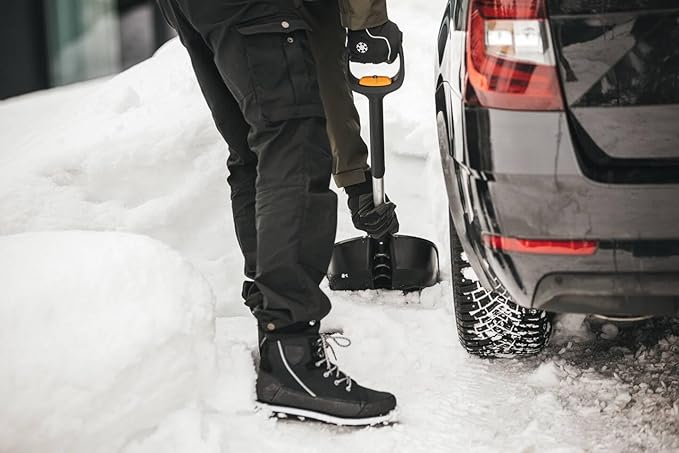 Fiskars Auto Snow Shovel, X-series, Telescopic, Length: 79.5-98.7 cm, Aluminium/Steel/Plastic, Black/Silver, 1057187