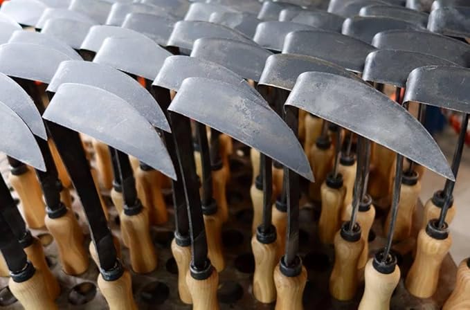 DeWit Tierra Garden Right Hand Japanese Hand Hoe, Handheld Gardening Tool to Remove Grass, Weeds, and More