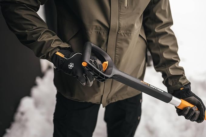 Fiskars Auto Snow Shovel, X-series, Telescopic, Length: 79.5-98.7 cm, Aluminium/Steel/Plastic, Black/Silver, 1057187