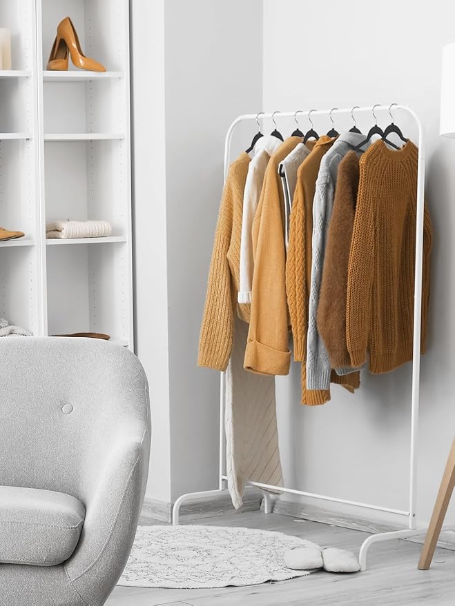 Smarter Plastic Hangers 200 Pack - Thin Hangers Non-Velvet with 360° Swivel Chrome Hook & Notches, Sweater Hanger No Shoulder Bump - Ideal for Dresses, Coats, Shirt, Jacket, Sweater - Black