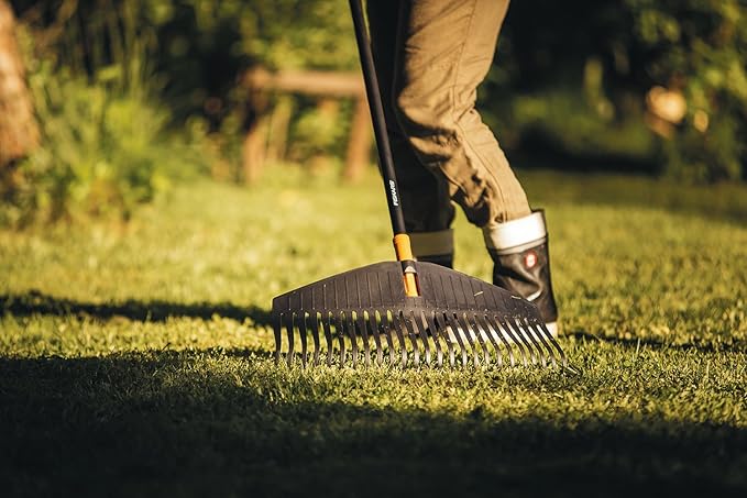 Fiskars M Assembled Solid Leaf Rake, Black/Orange, Width: 41,5 cm