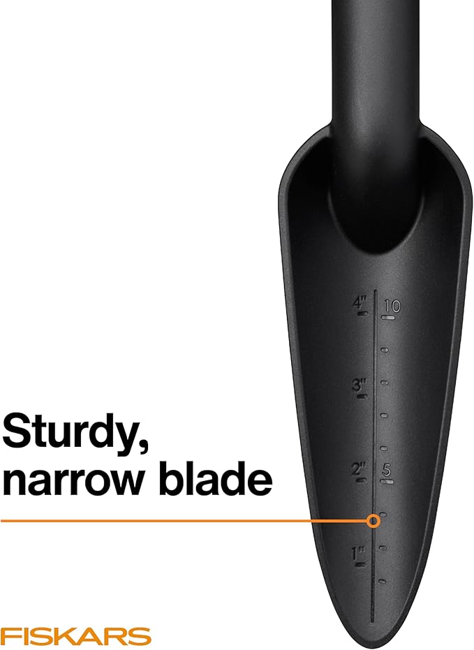 Fiskars Eco Transplanter with Narrow Curved Spade, Depth Markings, Ergonomic Handle, UV Resistance, Ideal for Seedlings and Small Plants