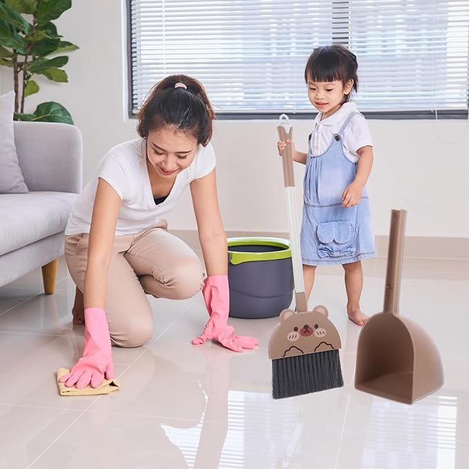 PRETYZOOM Cartoon Children's Broom and Dustpan Set Small Size Plastic Kids Housekeeping Cleaning Tools for Home Use Toddler Accessories 1 Set