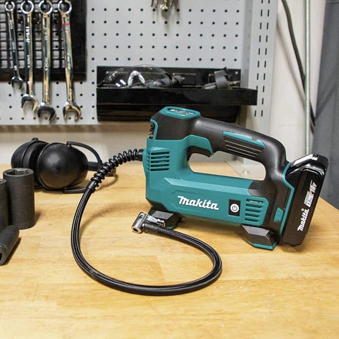 Makita DMP180SYX 18V LXT® Lithium-Ion Cordless Inflator Kit (1.5Ah)