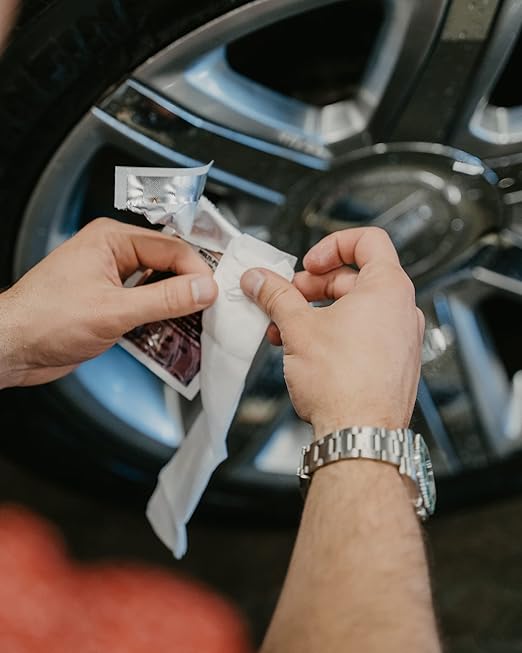 White Diamond Metal Polish with Long Lasting Sealant, Wipe (12 Wipes) is a Cleaner and Polisher All in one. Removes Oxidation and Discoloration from Aluminum, Brass, Chrome and Many Other Metals