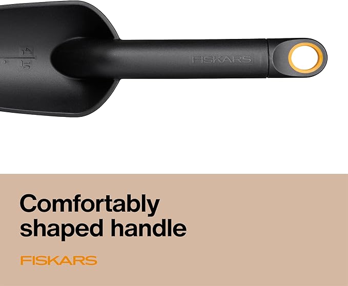 Fiskars Eco Trowel with Curved Spade, Ergonomic Handle, UV Resistance, Durable, Eco-Friendly Tool for Planters and Garden Beds