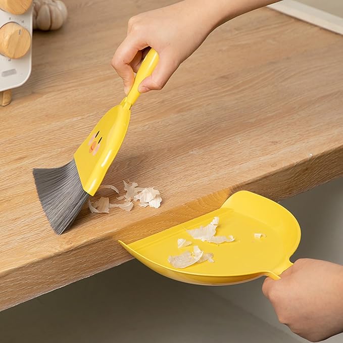 Small Broom and Dustpan Set,1pc Dust Pan and Brush Set,Cute Little Yellow Hand Mini Broom and Dustpan Set,Small dust pan Mini for Tabletop Debris,Keyboards&Clean Pet Cages Guinea Pig Cage(Chick)
