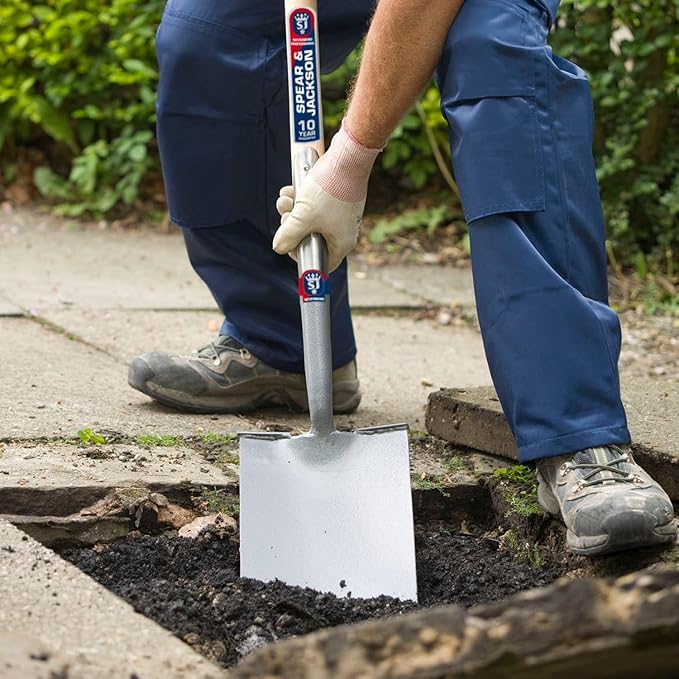 Spear & Jackson Neverbend Professional Treaded Digging Spade – Heavy-Duty Forged Carbon Steel Garden Spade for Tough Soil and Precision Digging