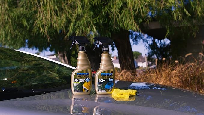 Rain-X PRO 620183 Graphene Spray Wax, 16oz - Enhances Gloss, Slickness and Color Depth of Painted Surfaces While Repelling Dust, Dirt and Debris, Extending Existing Wax Protection