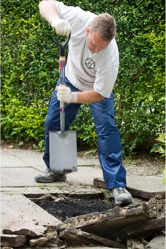 Spear & Jackson Neverbend Professional Treaded Digging Spade – Heavy-Duty Forged Carbon Steel Garden Spade for Tough Soil and Precision Digging