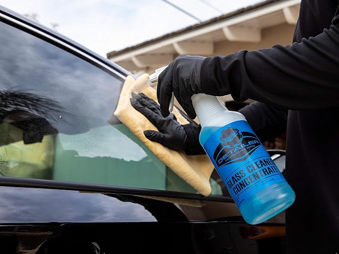Meguiar's Professional Glass Cleaner Concentrate D12001, Professional Strength Glass Cleaner for a Streak-Free and Residue-Free Shine, Sprays on for Easy Application, 1 Gal