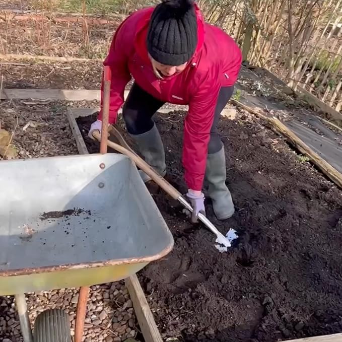 Spear & Jackson Digging Spade, Traditional Stainless Range Garden Tool, Treaded Stainless Steel Head and Ash Wood Handle for Efficient Soil Digging