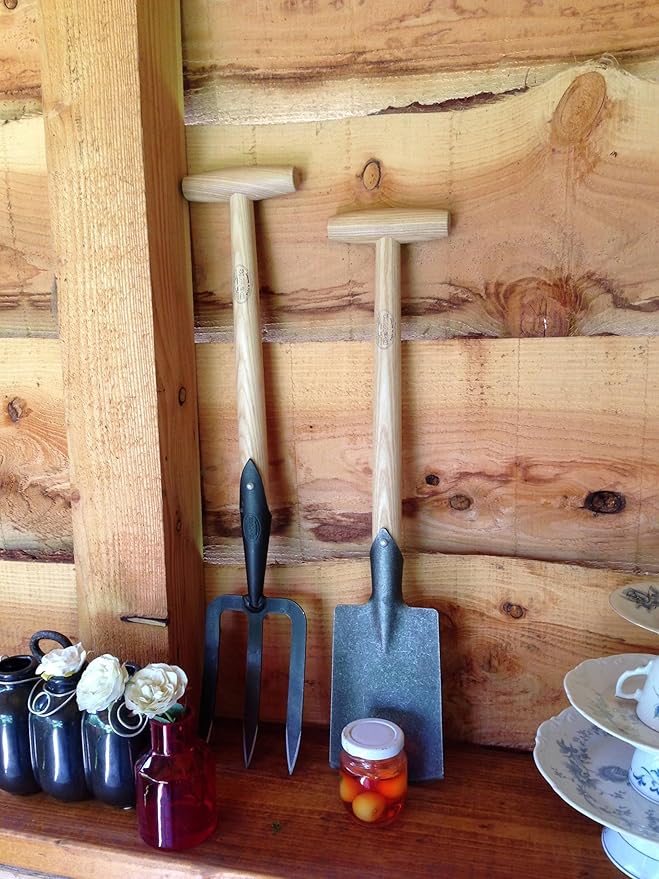Dewit Perennial Spade – Compact Digging Tool for Tight Spaces | T-Handle | Tempered Boron Steel | Ash Wood | 22.75” Length