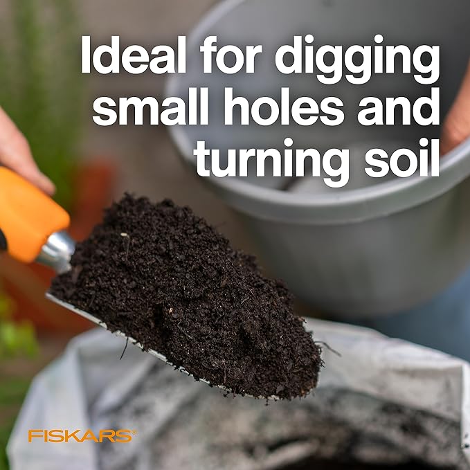 Fiskars Trowel, Heavy Duty Gardening Hand Tool with Hang Hole, For Digging and Planting, Rust Resistant Cast Aluminum, Ergonomic Handle and Comfort Grip, Gardening Tools for Yard