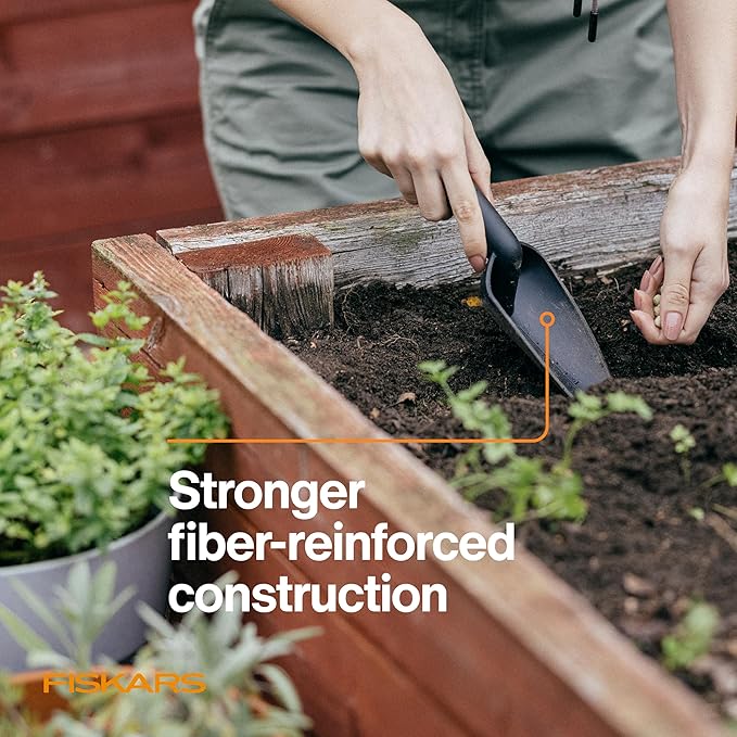 Fiskars Eco Trowel with Curved Spade, Ergonomic Handle, UV Resistance, Durable, Eco-Friendly Tool for Planters and Garden Beds