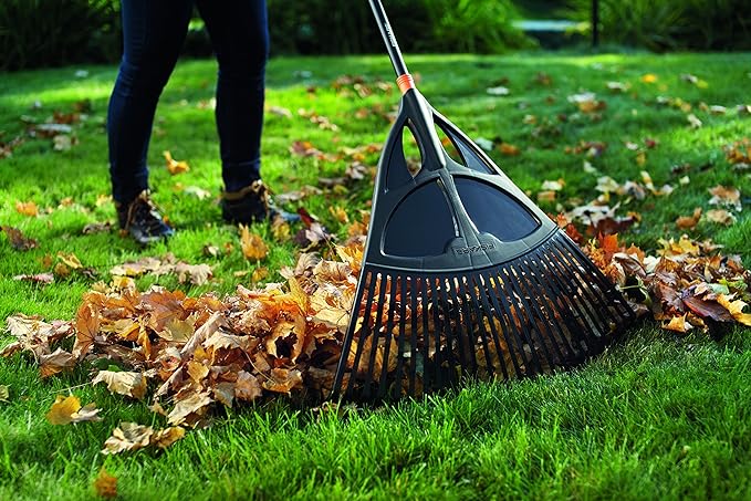 Fiskars Solid Leaf Rake XL, 27 prongs, Width: 65 cm, Plastic prongs/Aluminium Handle, Black/Orange, 1015645