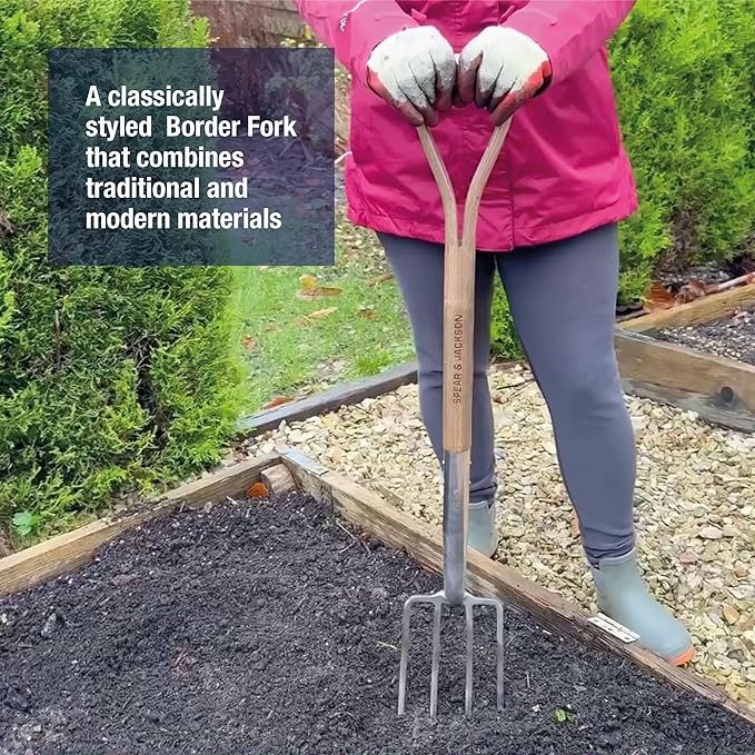 Spear & Jackson Traditional Stainless Steel Border Fork, Durable Heavy Duty Garden Tool, Ideal for Aerating Weeding and Digging, Comfortable Wooden Handle