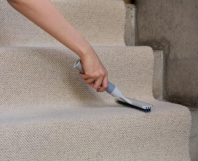 Joseph Joseph CleanTech Carpet Rake, 2-in-1 Manual Tool for Pet Hair & Deep Cleaning on Rugs and Carpet Edges