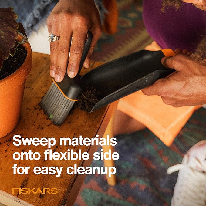 Fiskars Planting Soil Scoop & Brush Set, Dual-Sided Tool for Indoor Digging & Cleanup, Narrow Rigid End & Flexible Dustpan for Potting, Soft Bristles Sweep Debris, Recycled Plastic