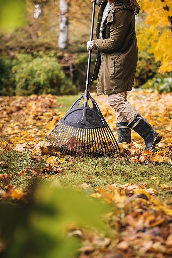 Fiskars Solid Leaf Rake XL, 27 prongs, Width: 65 cm, Plastic prongs/Aluminium Handle, Black/Orange, 1015645