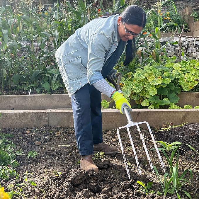 Spear & Jackson Traditional Stainless Steel Digging Fork, Heavy Duty Durable Stainless Steel Garden Tool, Ideal for Digging, Aerating, and Turning Soil