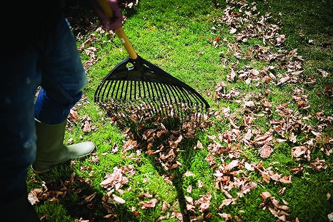 Fiskars Solid Leaf Rake XL, 27 prongs, Width: 65 cm, Plastic prongs/Aluminium Handle, Black/Orange, 1015645